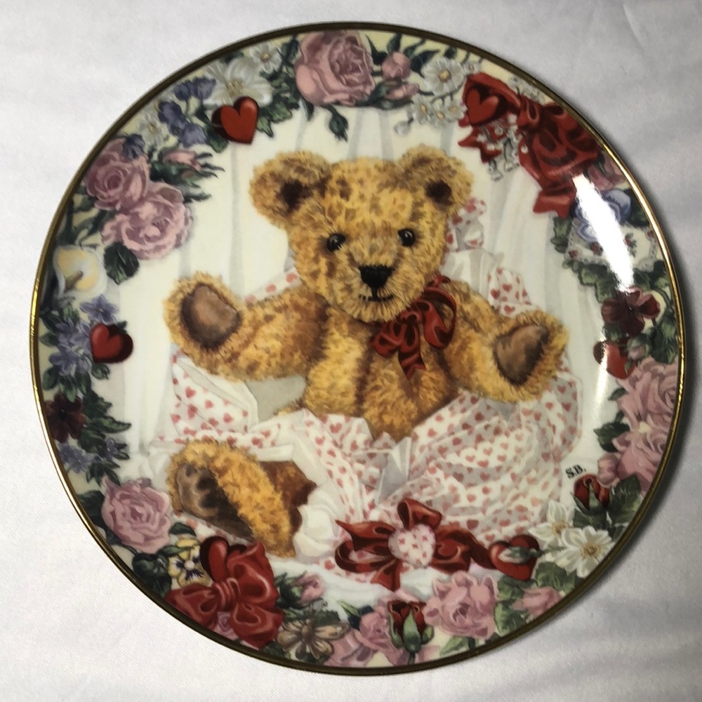 3 collectible plates.